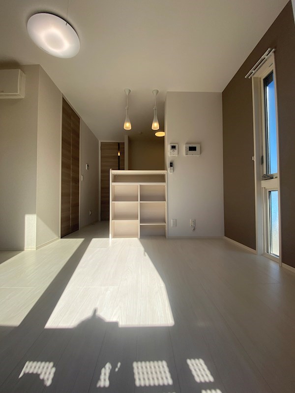 居室・リビング　明るいリビングです。