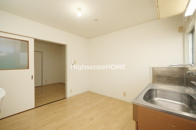 居室・リビング　こちらの居間で趣味の時間をお楽しみください