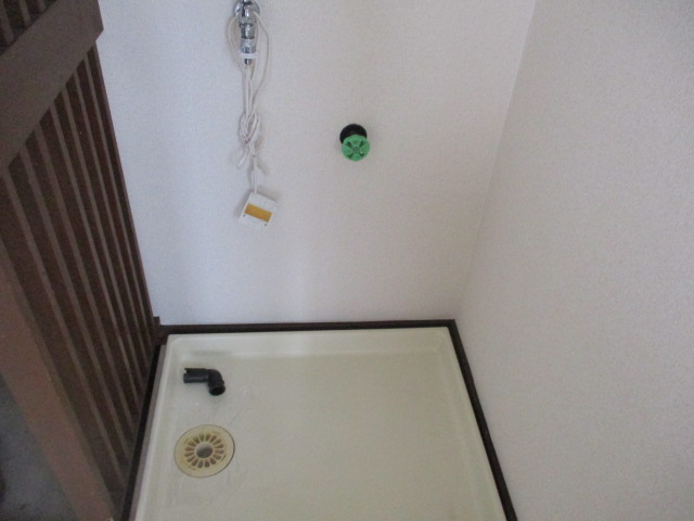 その他　室内洗濯機置き場。防水パン付き。