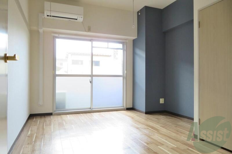 居室・リビング　鉄筋コンクリート造。重厚なマンションです。防音もいいですね