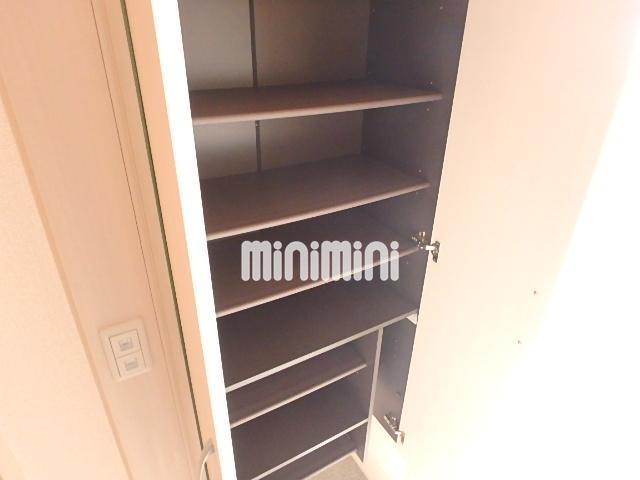 玄関　大きめな下駄箱