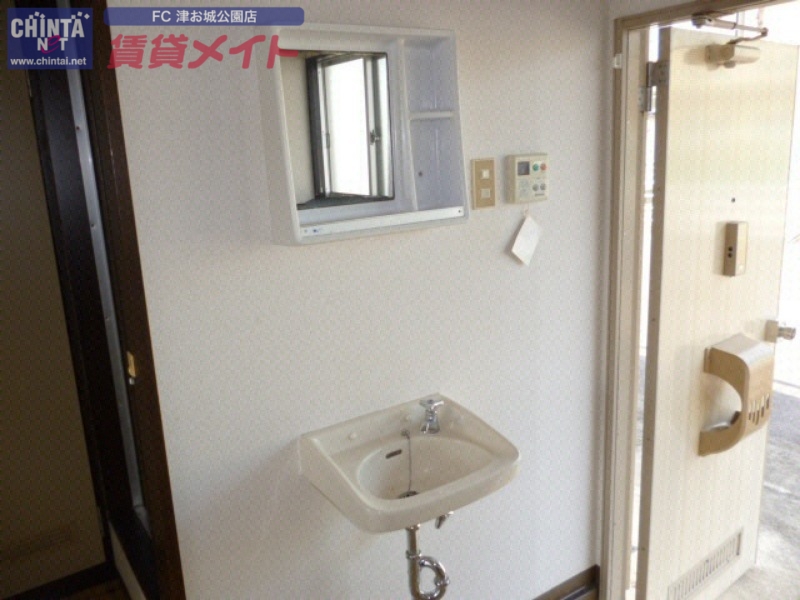 洗面設備　同型参考写真