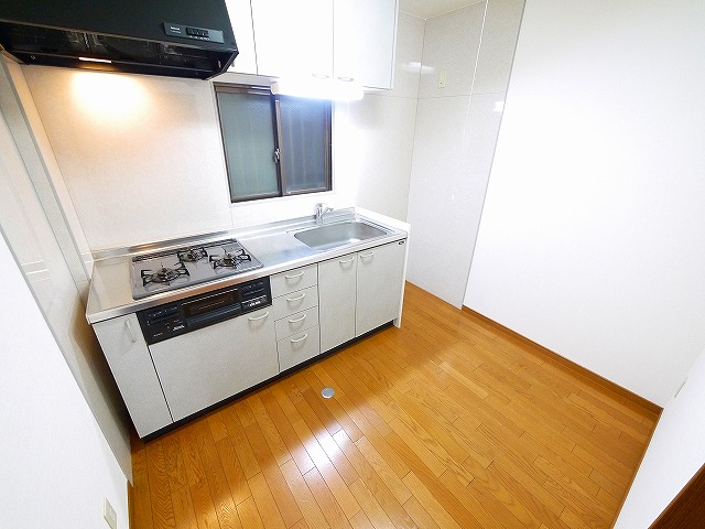 キッチン　コンパクトなキッチンで掃除もラクラク