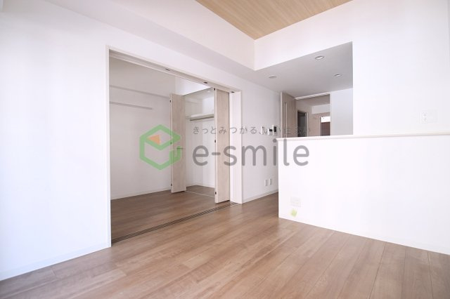 居室・リビング　類似別物件の写真です