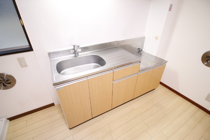 キッチン　※他部屋写真使用