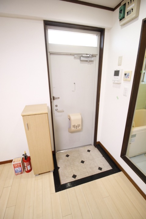 玄関　※他部屋写真使用