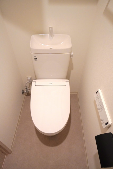 トイレ　※写真は同タイプ住戸です。