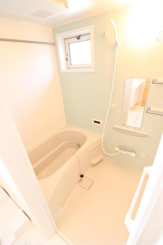 バス・シャワールーム　浴室乾燥、追い焚きあります。