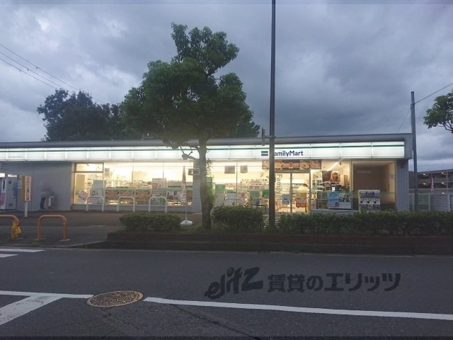 コンビニ　ファミリーマート奈良学園大和町（コンビニ）まで500m
