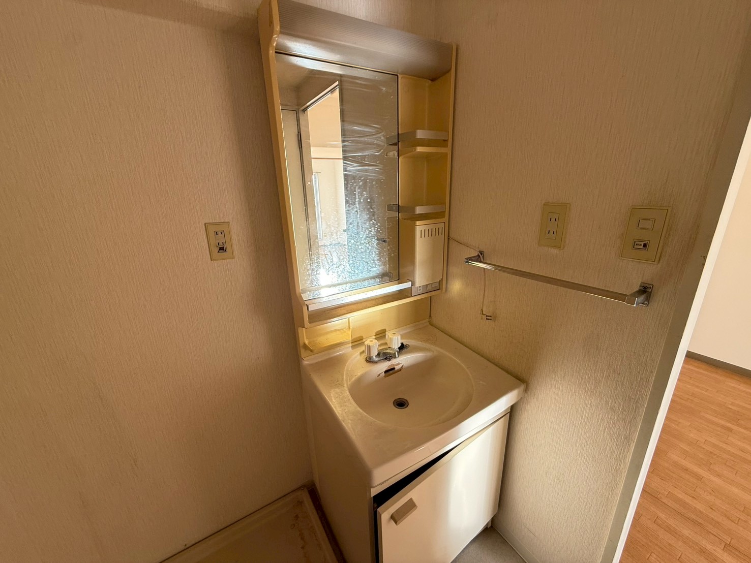 洗面設備　※クリーニング前になります