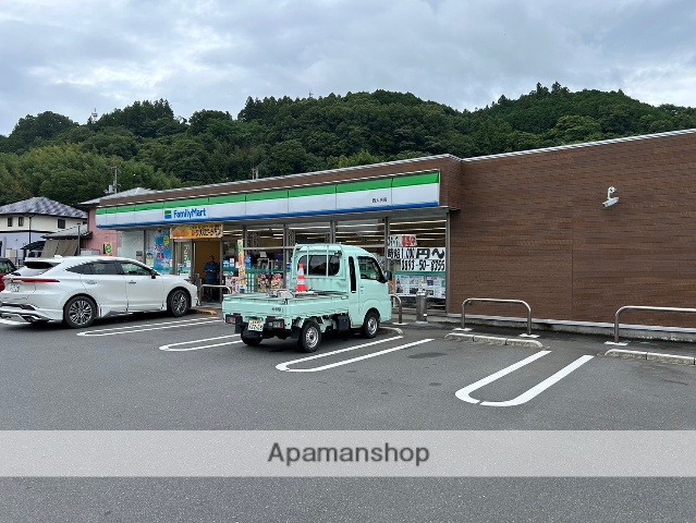 コンビニ　ファミリーマート（コンビニ）まで160m