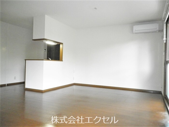 居室・リビング　広くて明るいリビングです。