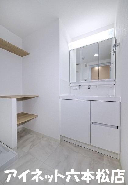 洗面設備　朝の支度にいかがでしょうか？