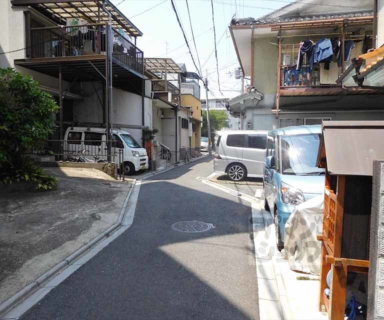 その他　前面道路です。