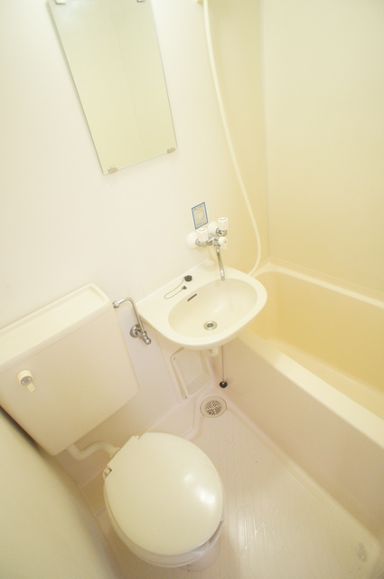 バス・シャワールーム　丸洗い可能！お掃除ラクラクの洗面台付き３点ユニットです☆