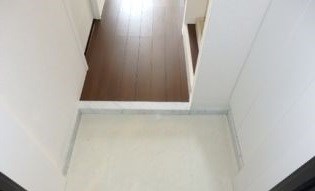 玄関　※同じ間取り別号室参考写真 　現状優先