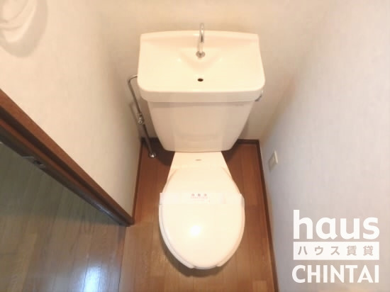 トイレ　他のお部屋の参考写真になります。