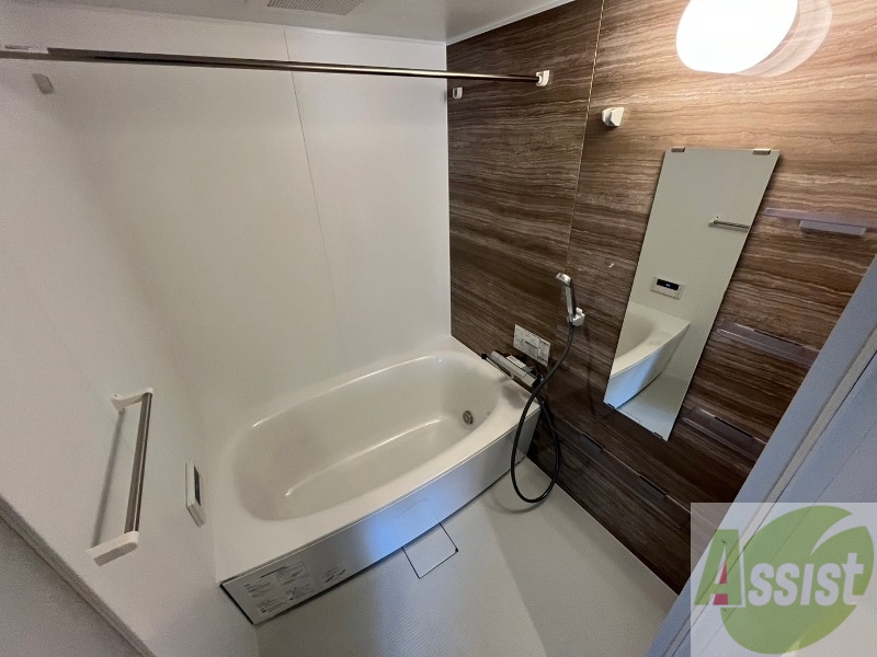 バス・シャワールーム　お風呂になります。一日の疲れを癒してくださいね。