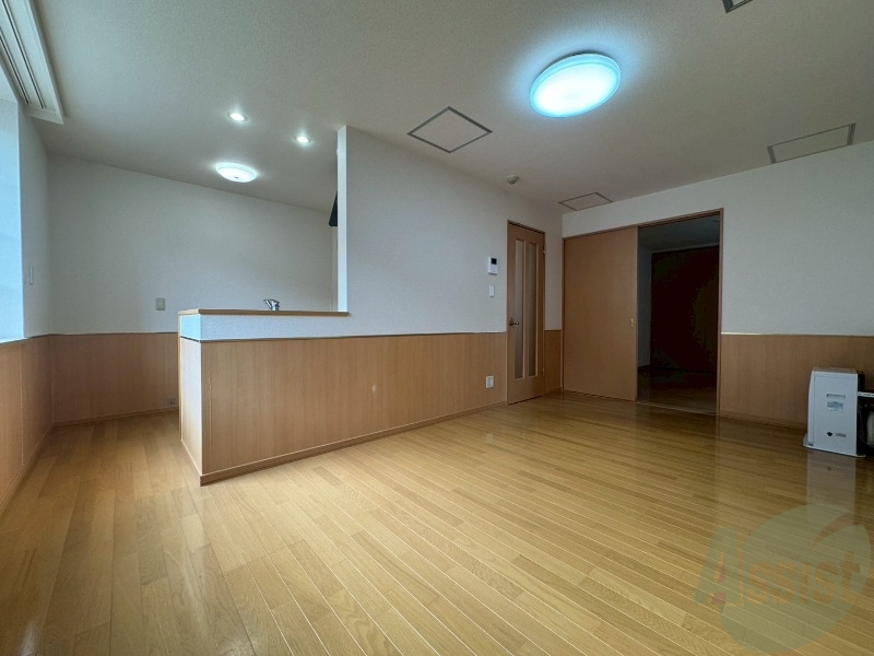 居室・リビング　広くてキレイなお部屋が広がっていて、充実した生活が送れそう。