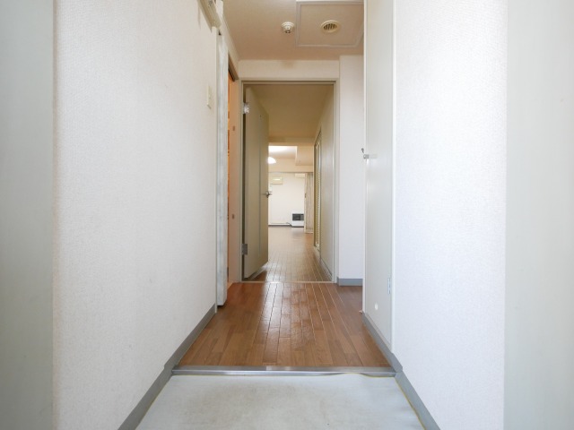 玄関　玄関にはシューズBOXが設置されています☆