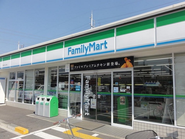 コンビニ　ファミリーマート　　　　万倍店（コンビニ）まで350m