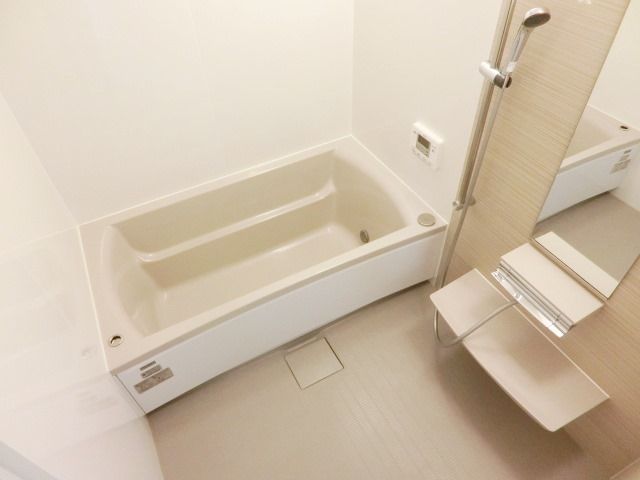 バス・シャワールーム　経済的な追焚付き