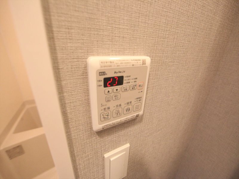 その他設備　浴室暖房乾燥機付き