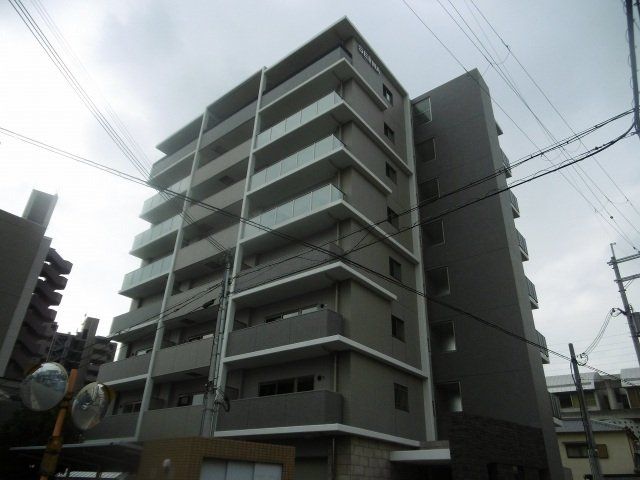 建物外観　RC造の８階建てマンションです。