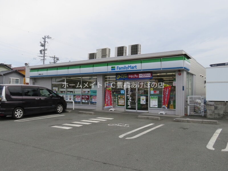 コンビニ　ファミリーマート豊橋緑ヶ丘店（コンビニ）まで311m