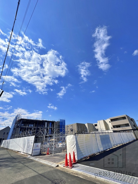 駐車場　外観（建設中）