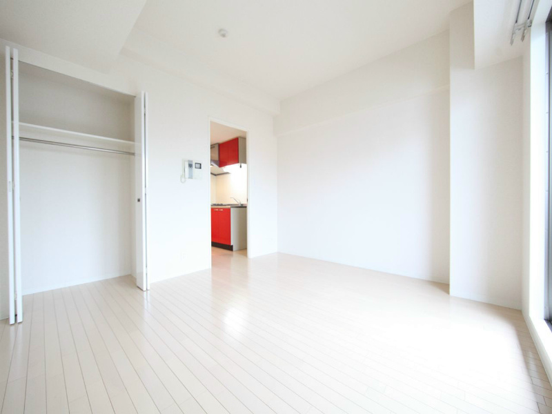 居室・リビング　洋室8.4帖　クローゼット付（収納充実してます）