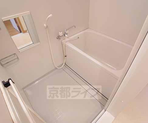 バス・シャワールーム　浴槽が大きくてゆったり・