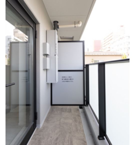 バルコニー　開放的で明るい空間を演出してくれるバルコニーです