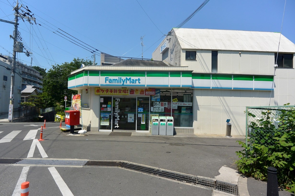 コンビニ　ファミリーマート 枚方御殿山店（コンビニ）まで398m