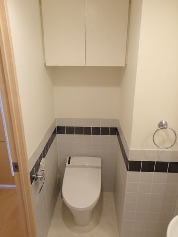 トイレ　ウォシュレット付トイレです