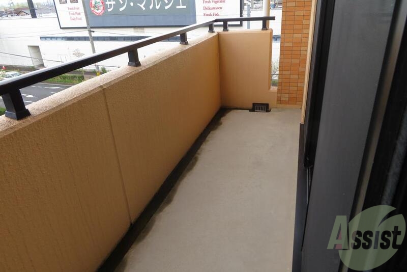 バルコニー　バルコニーあるのとないので違いますよねー