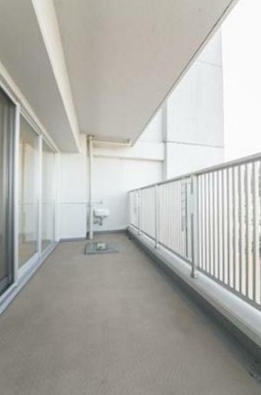 バルコニー　写真は同タイプ住戸です。