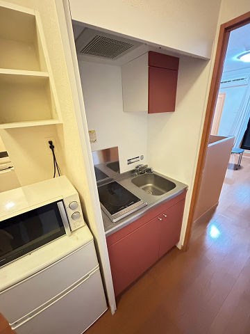 キッチン　コンパクトなキッチンで掃除もラクラク