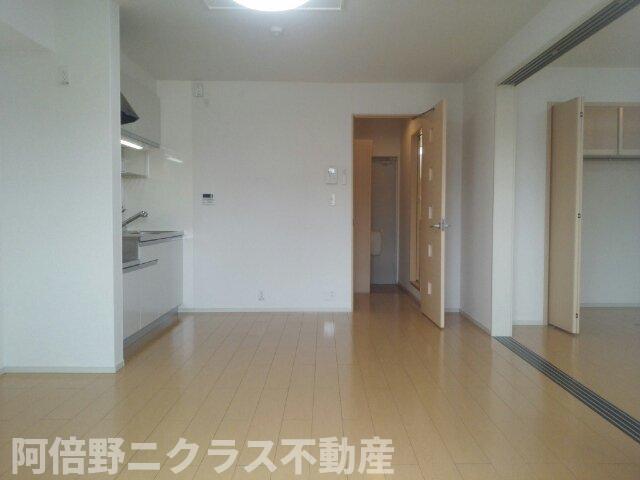 居室・リビング　こちらのリビングで趣味の時間をお楽しみください