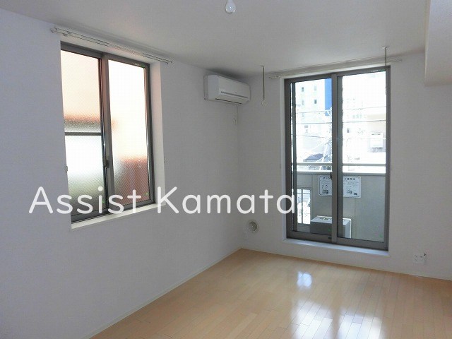 居室・リビング　写真は同タイプの別号室です