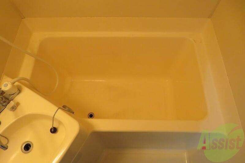 バス・シャワールーム　追い炊き機能がついている浴槽なので嬉しいですね。