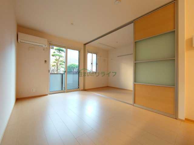 居室・リビング　別部屋参考写真となります。