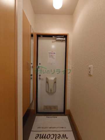 玄関　別部屋参考写真となります。