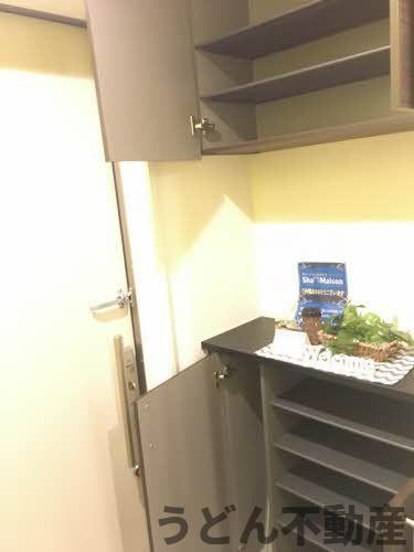 玄関　うどん県のお部屋探しはうどん不動産へ うどんちゃんとLINE