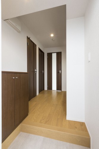 玄関　【南向きの明るいお部屋♪】住環境良好おすすめ！！