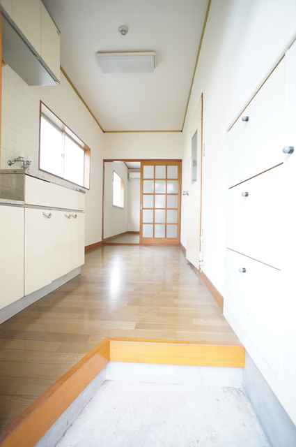 玄関　※１１２号室のお写真です♪