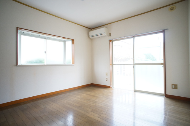 居室・リビング　※１１２号室のお写真です♪