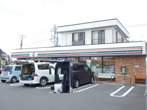 コンビニ　セブンイレブン（コンビニ）まで523m