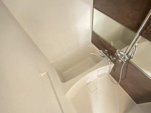 バス・シャワールーム　コンパクトで使いやすいお風呂です