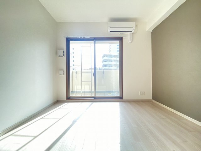 その他部屋・スペース　広くて明るい寝室